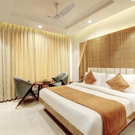Hotel Platinum With Free Pickup-Delhi Airport Yeni Delhi Dış mekan fotoğraf