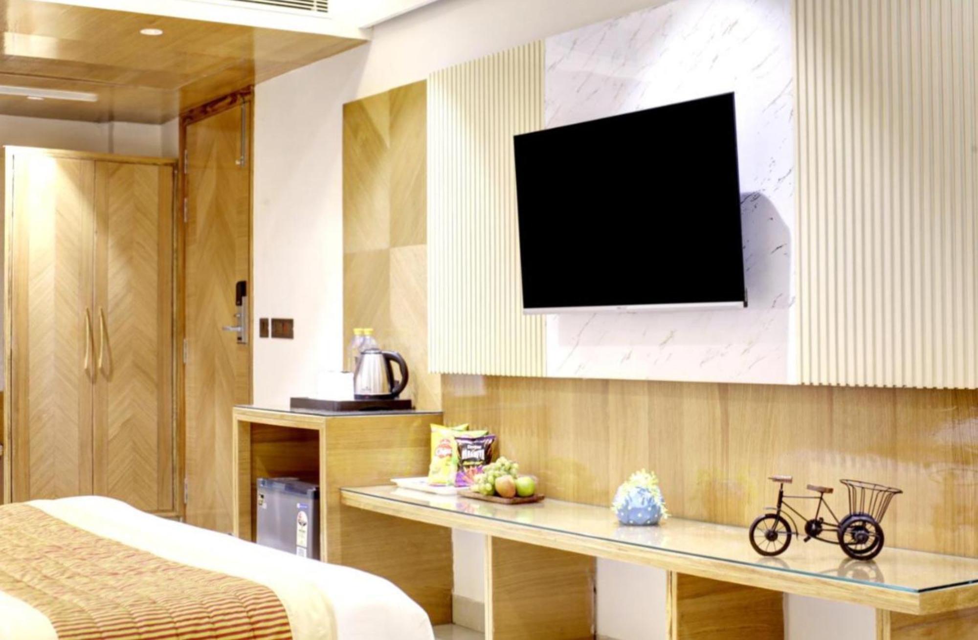 Hotel Platinum With Free Pickup-Delhi Airport Yeni Delhi Dış mekan fotoğraf